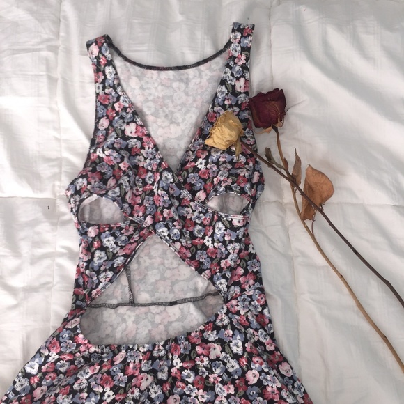 Hollister Floral Spring Dress - Picture 2 of 3